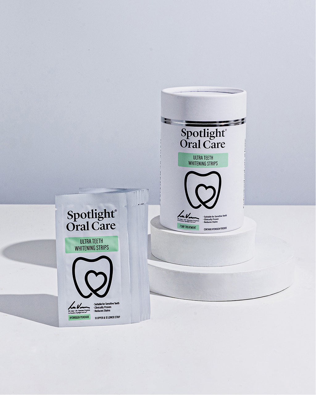 7-day teeth whitening kit including 7 sets of strips in a storage bag for comprehensive oral care​