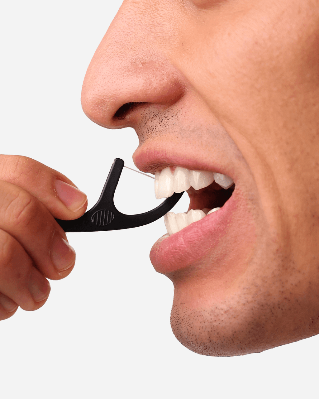 Eco-friendly floss picks with recycled plastic handles, designed to reduce staining and promote oral health with daily use​